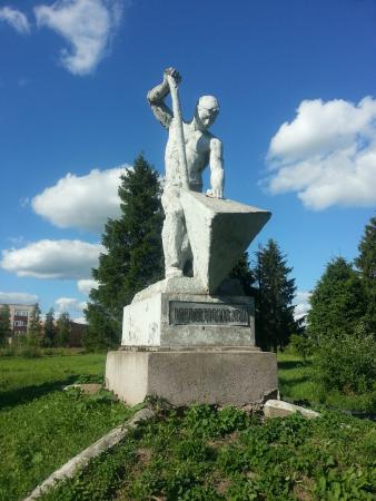 Monument to First Builders