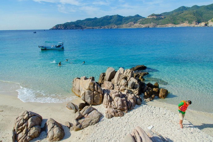 Binh Hung Island