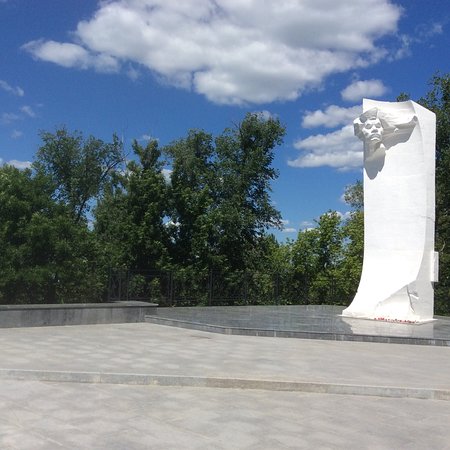 Maksim Gorkiy Statue
