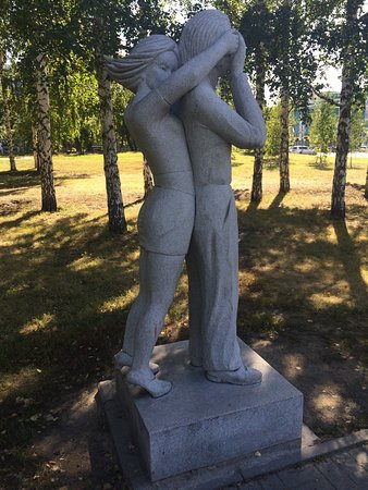 Monument to The First Date
