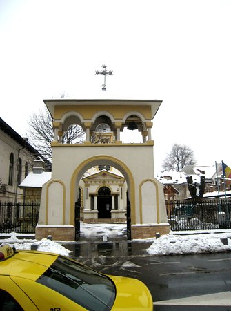 Biserica Sfintei Cruci si a Sfantului Vasile cel Mare