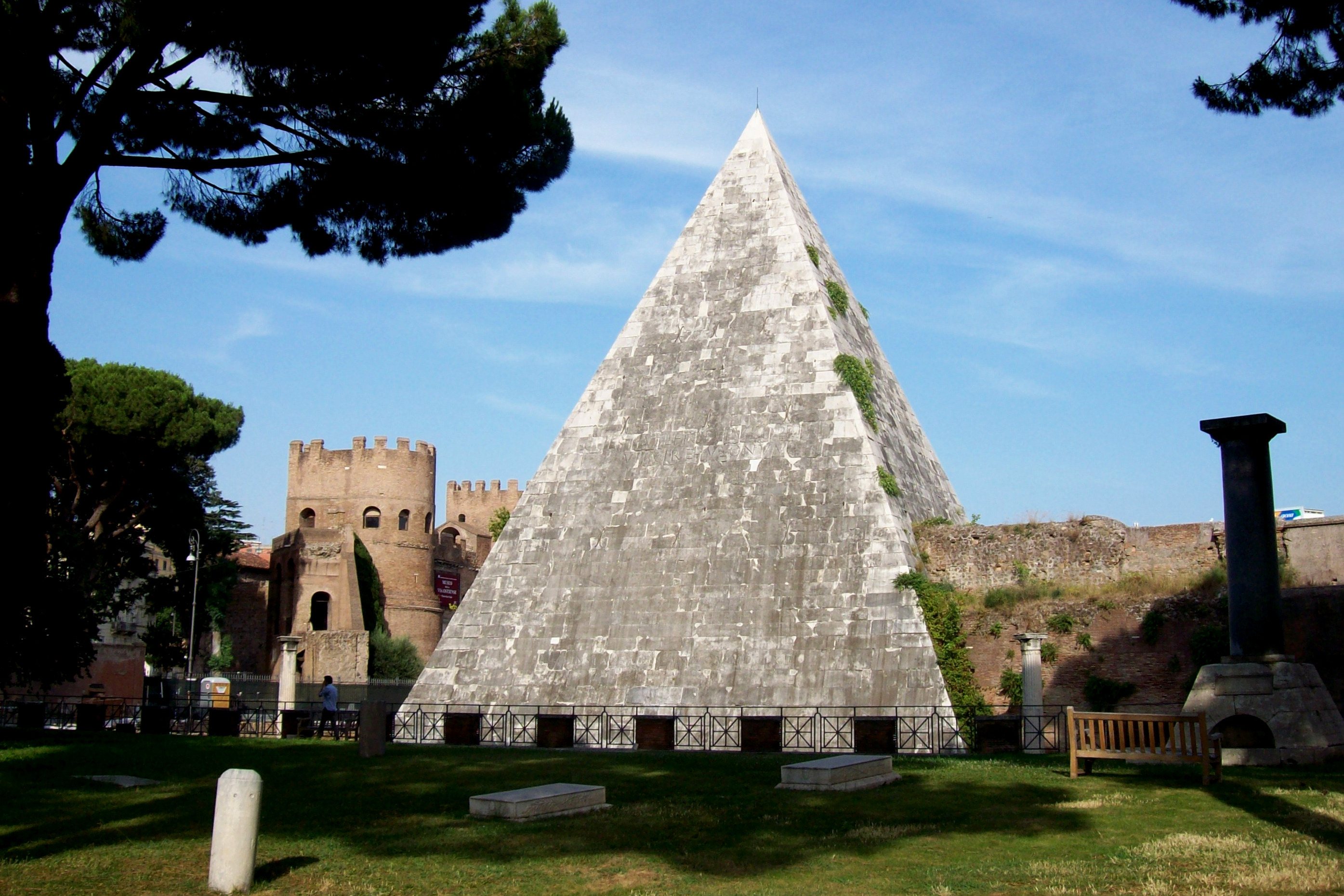 Piramide Cestia