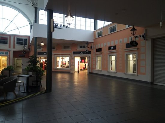 Factory Outlet Ursus