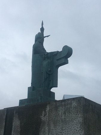 Arnarholl Statue