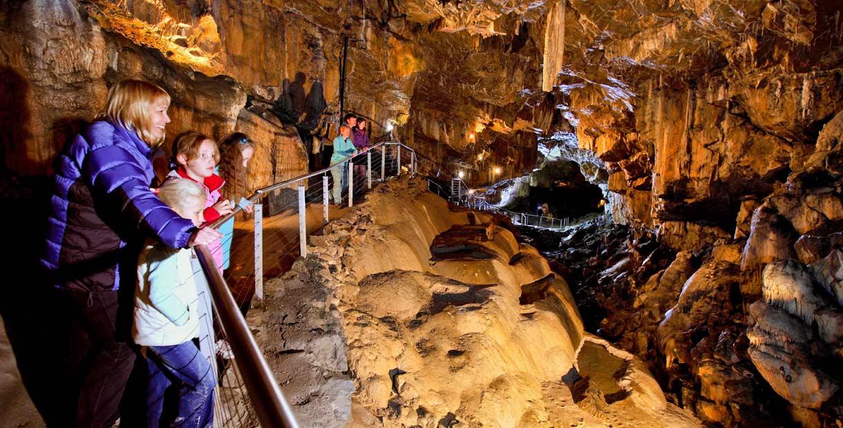Poole's Cavern & Buxton Country Park