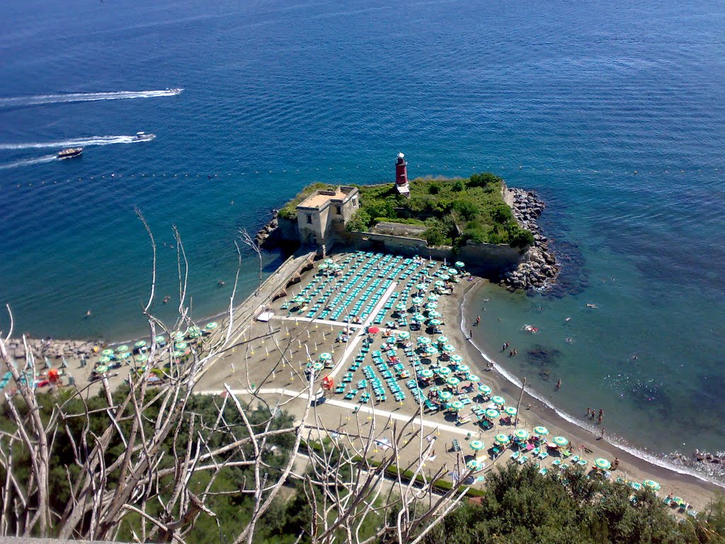 La Spiaggia del Castello di Baia