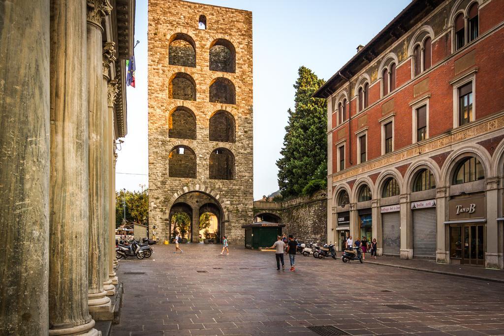Porta torre di Como
