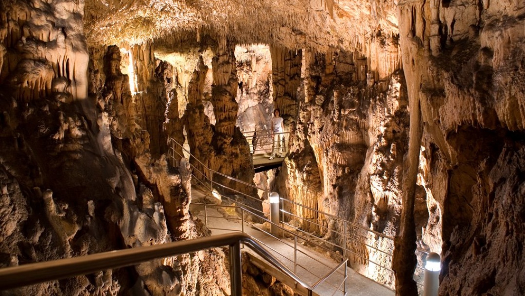 Biserujka Cave