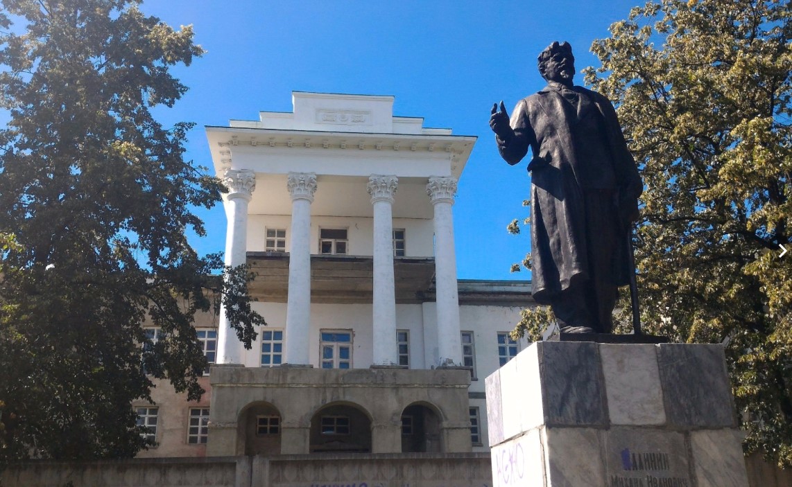 Памятник М. И. Калинину