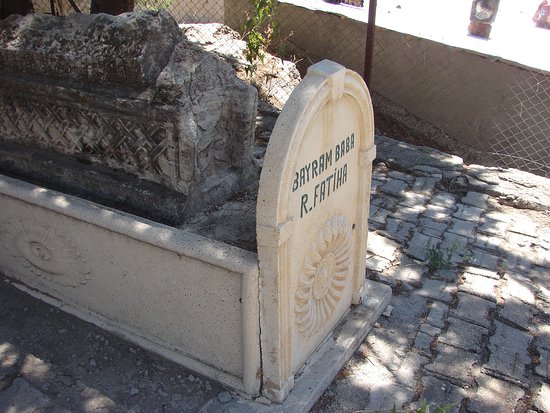 Bayrambaba turbesi