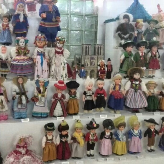 International Doll House