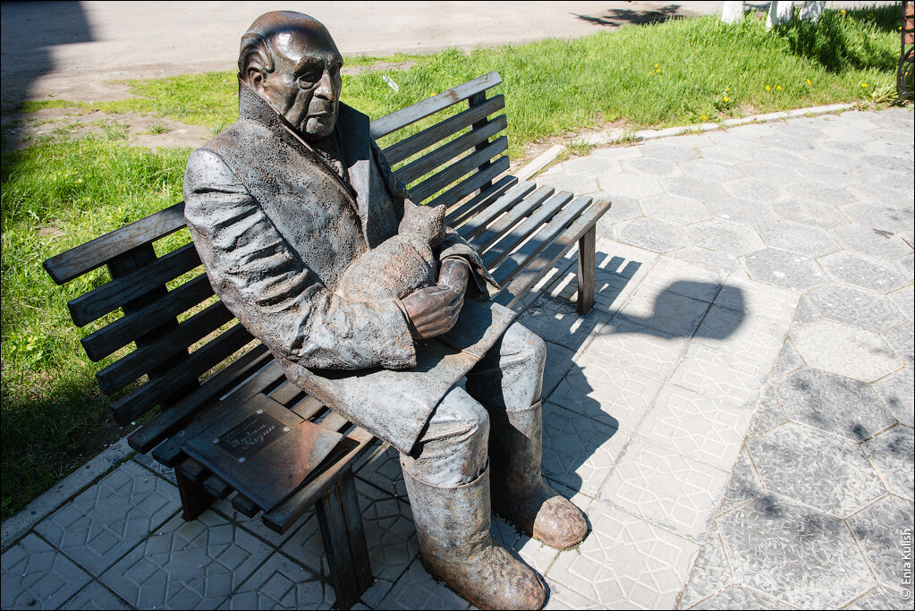 Sculptural Composition of the Singer and Composer V. A. Kozina
