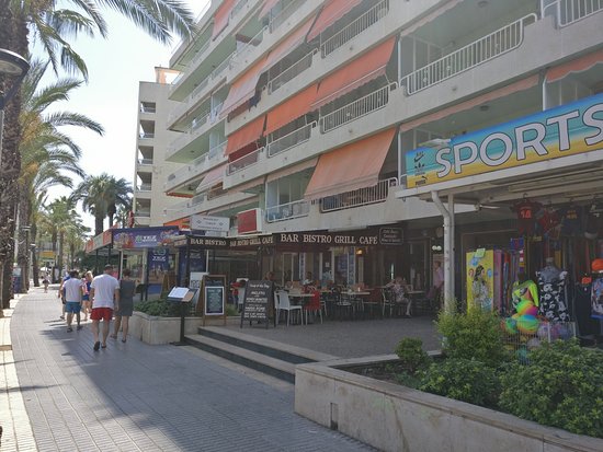 The Bell Tavern, Salou.