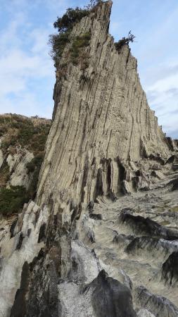 Nusuttogari Cliff