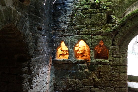 Troglodytes & Sarcophages