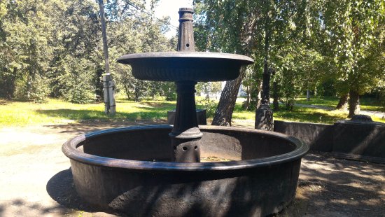 Fountain Chugunny Lebed