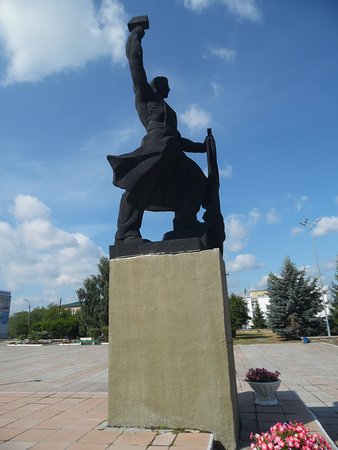Monument Truzhenikam Tyla