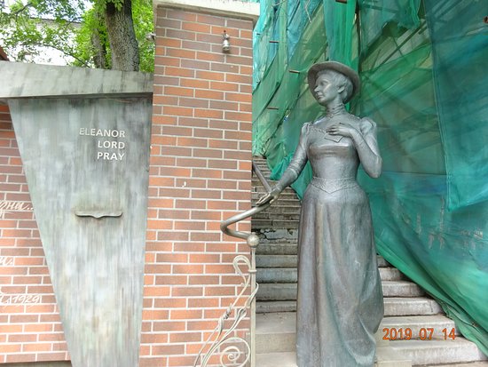 Monument to Eleanor Prey