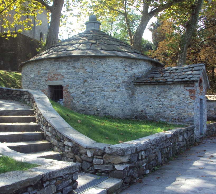 Lapidi ai caduti di Cazzago Brabbia