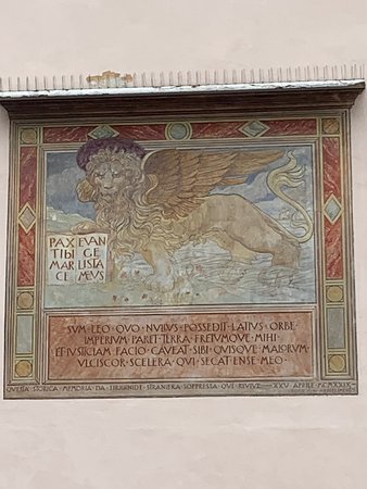 Palazzo Pretorio in Piazza Del Podesta