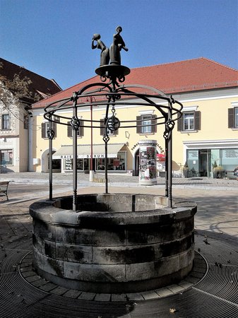 Tratschweiberbrunnen