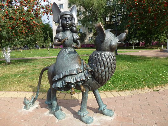 Alley Theater of Dolls