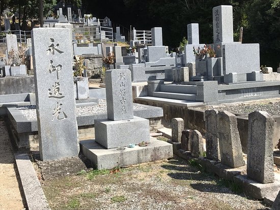 Akiyama Yoshifuru Tomb