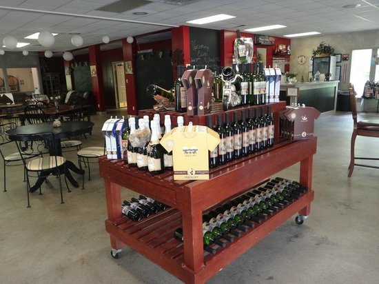 Cave Hollow West Winery