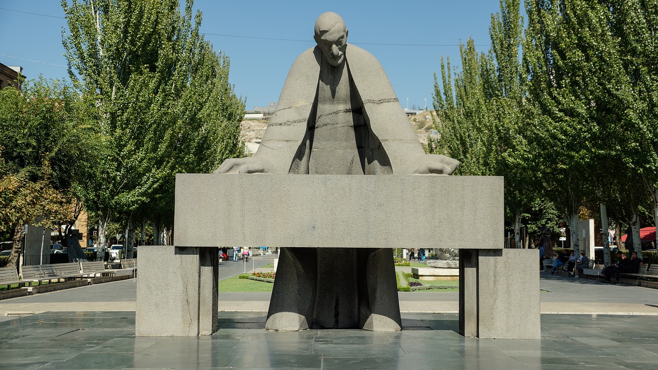Alexander Tamanyan Statue