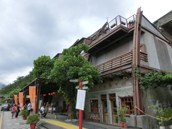 Baimi Clogs Village