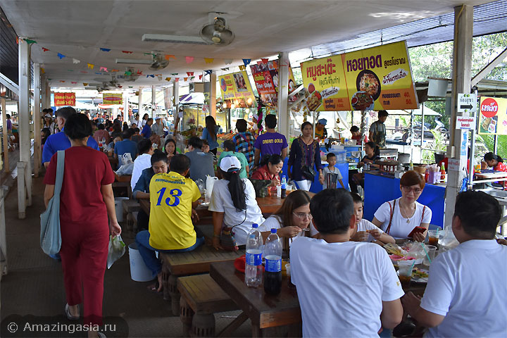 Bang Khla Floating Market