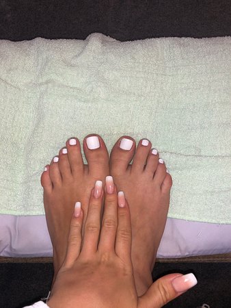 At Relax Massge & Nail