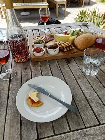 Hawkes Ridge Wine Estate