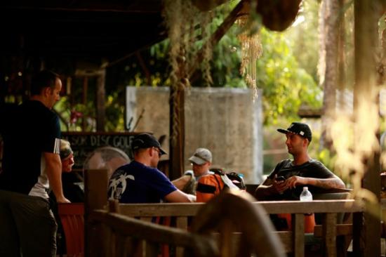 Leam Sor Beach Disc Golf & Acoustic Bar