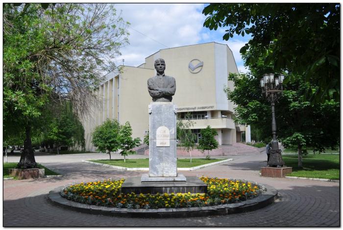 Statue of Esenin