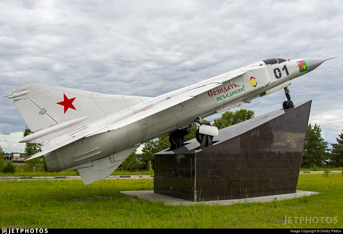 Monument MiG-23MLD