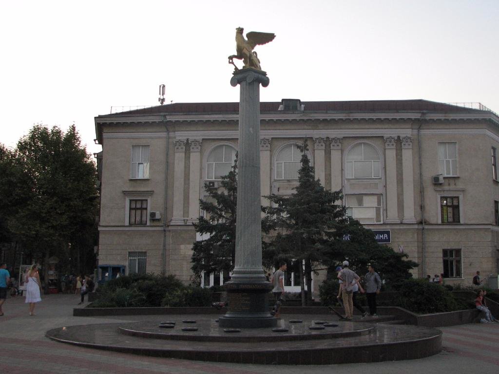 Stella with Golden Griffon