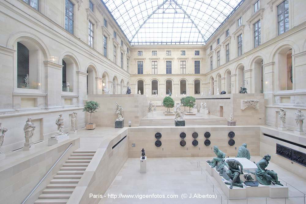 Galleria Le Petit Louvre - Antique