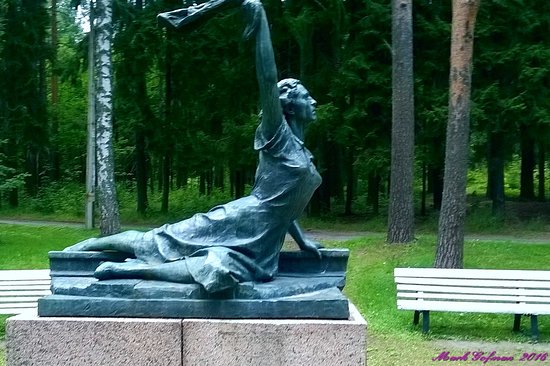 Monument to Raymonde Dien