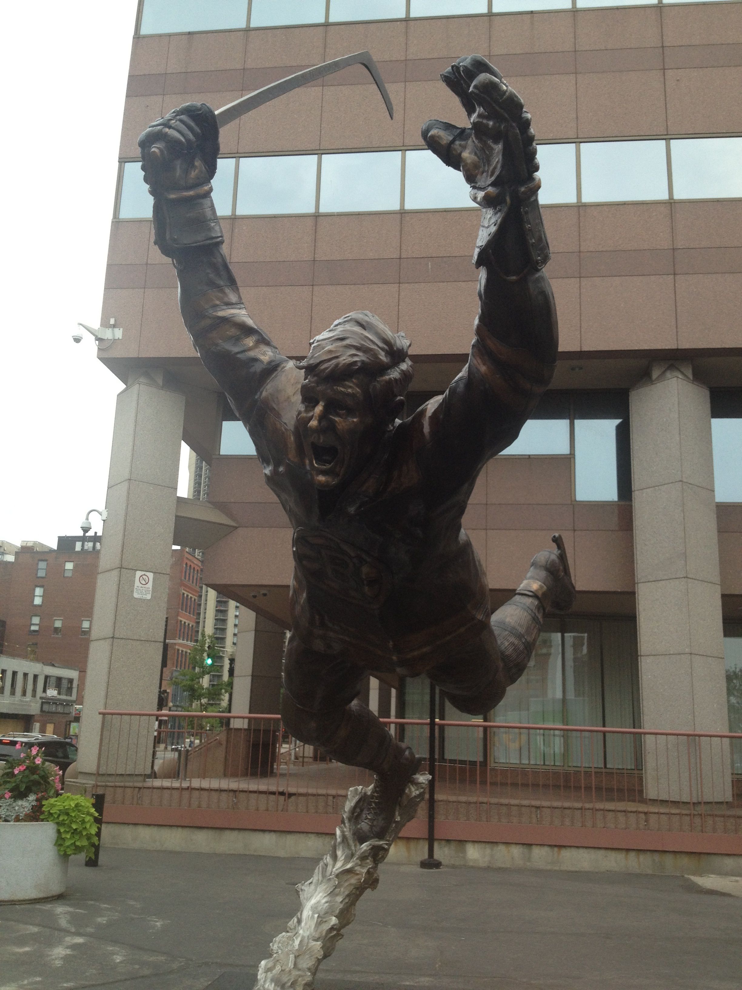 Bobby Orr Statue