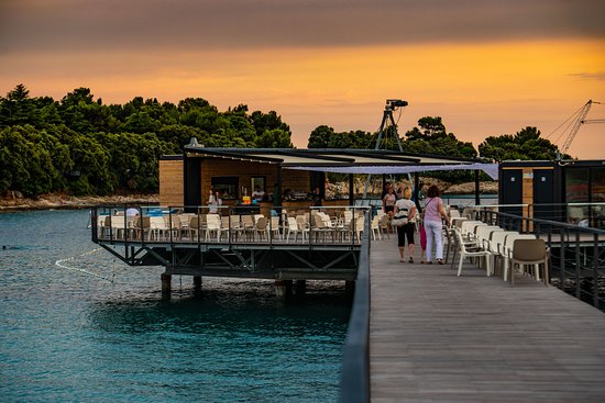 Lounge Bar & Bistro Mares