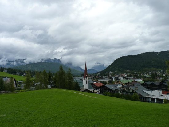 Kreuzweg mit Steinkreis