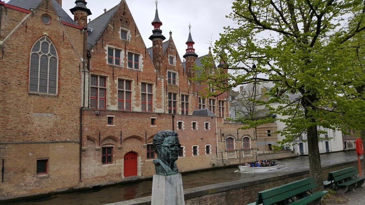 Statue Frank Van Acker