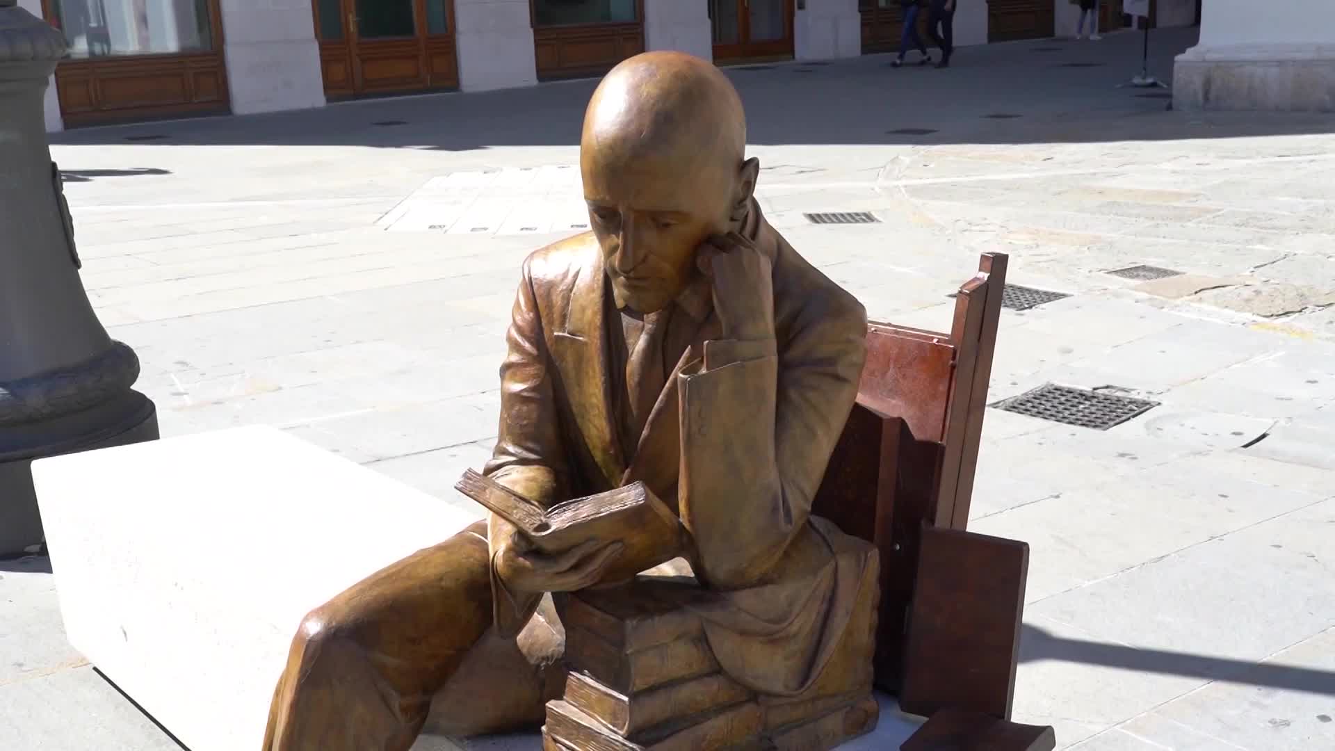 Statua di Gabriele D'Annunzio