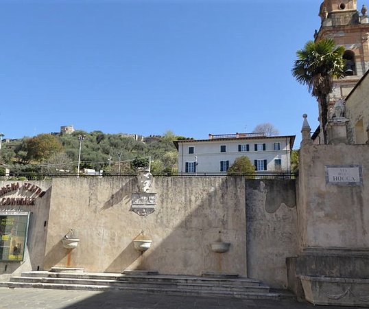 Fontana Del Marzocco