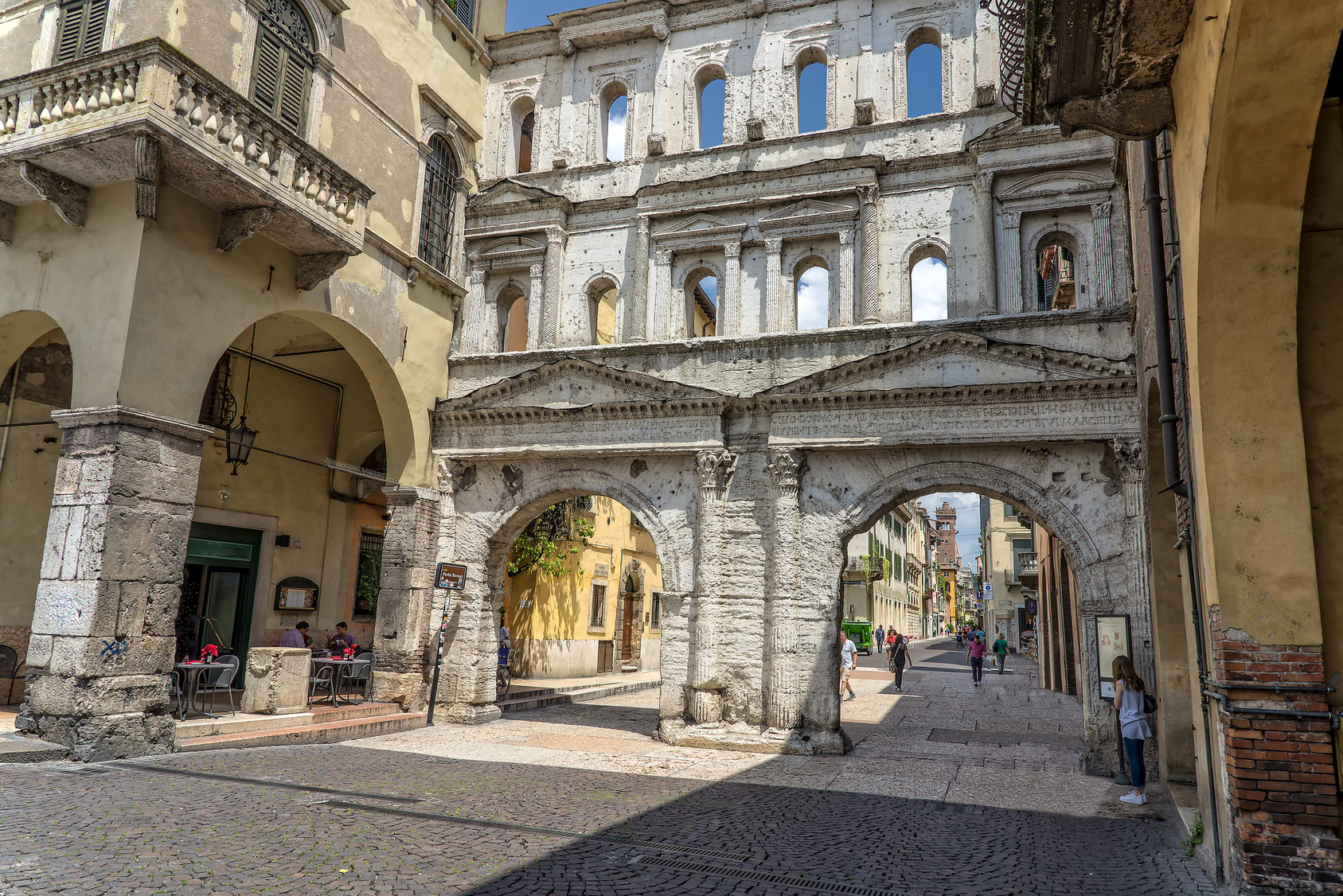 Porta dei Borsari