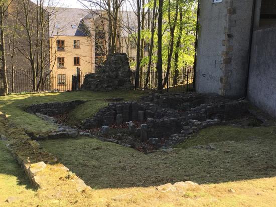 Roman Bath House and Wery Wall Remains
