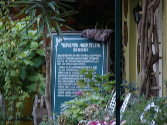 Tezveren Dede Turbesi