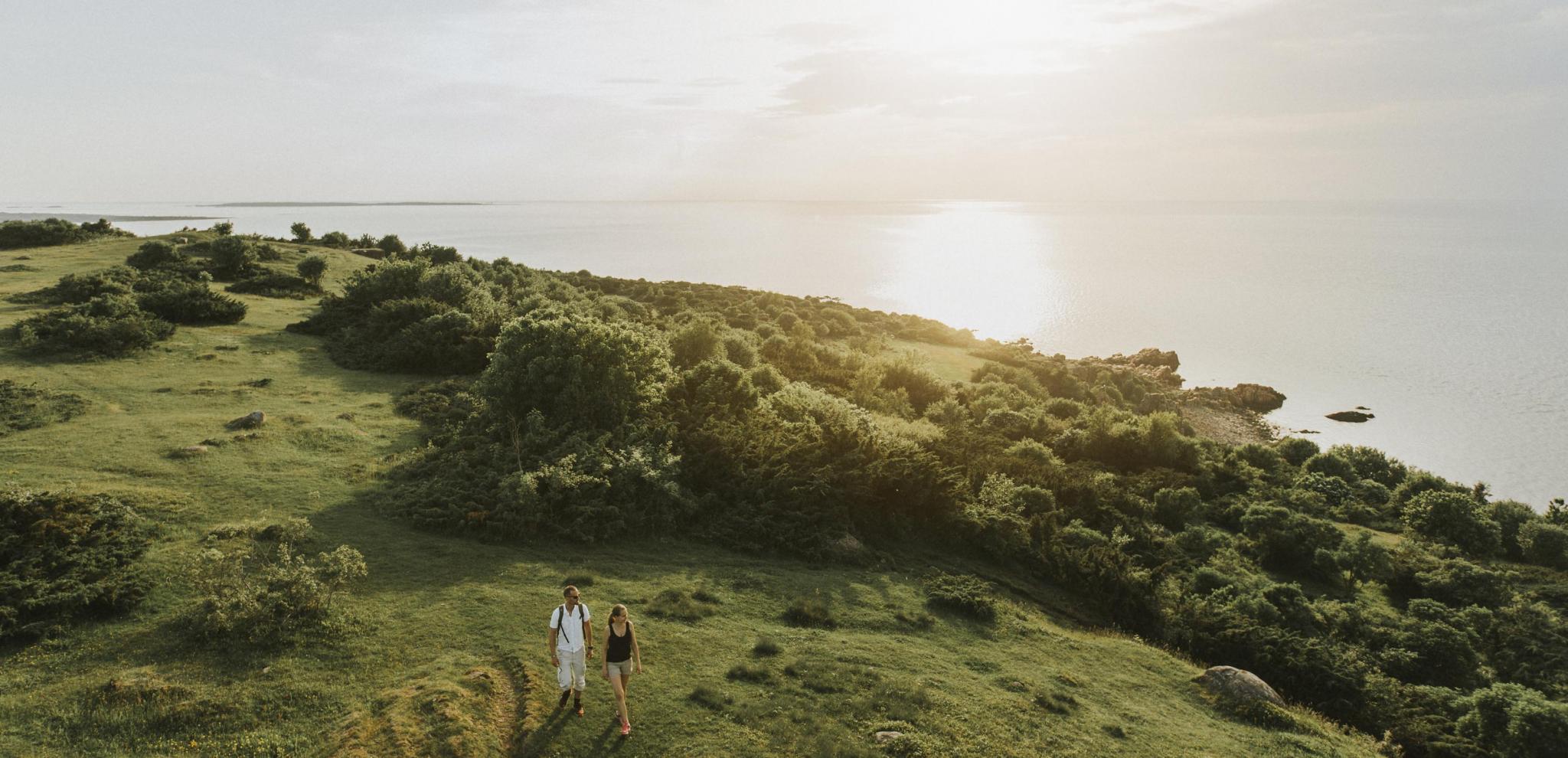 Kustvandring pa Bjarehalvon