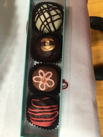 Isabelly's Chocolates & Sweet Treats